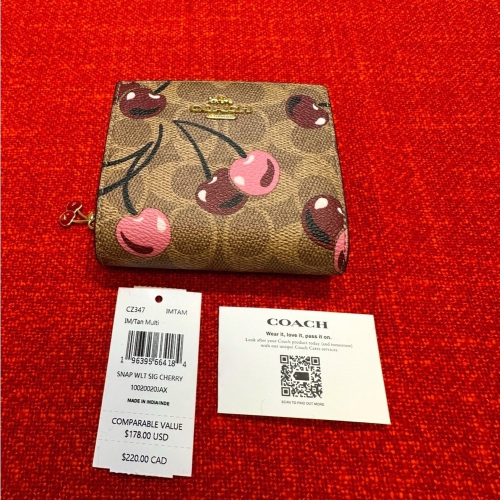 ❤️❤️❤️Authentic Coach snap wallet with cherry print ❤️❤️❤️
